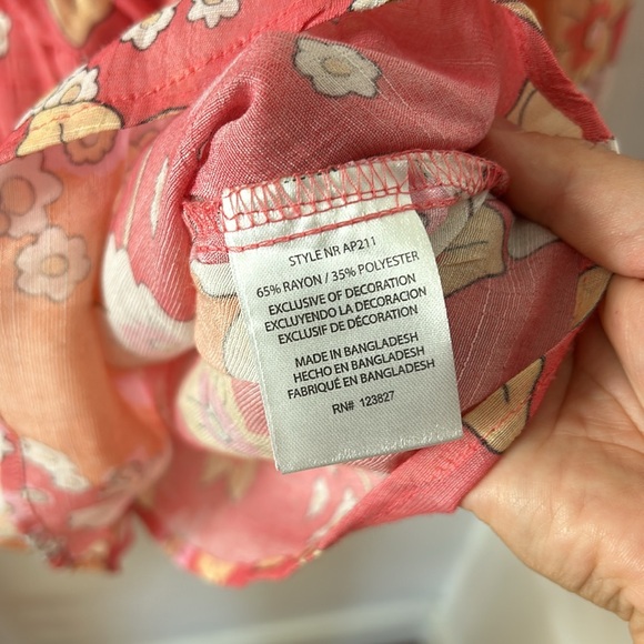 Alex and Parker Faux Wrap Floral Blouse. Size M - Picture 7 of 11